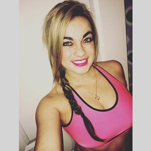 Meet your Posher, Caitlin