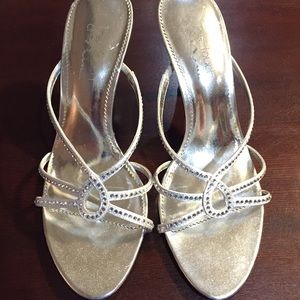 🎉🎀💎The Touch Of Nina Silver Sandal Heels