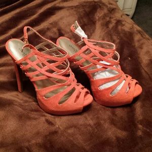 Strapped platform heels