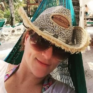 Meet your Posher, Elena