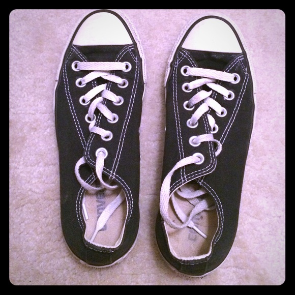 Womens Size 7 Black Converse!