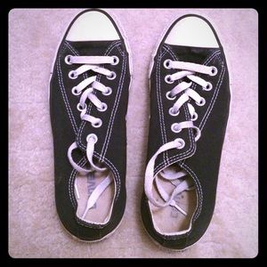 Womens Size 7 Black Converse!
