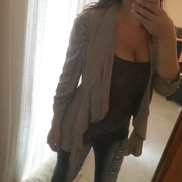 🚫SOLD🚫 Bebe Bronze fly away Blazer- Size M - Picture 3 of 3