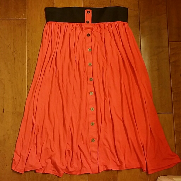 High waist skirt w button detail front