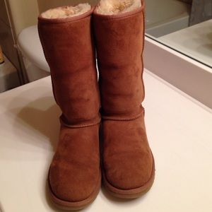Tan ugg boots