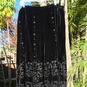 Vintage Black Velvet Bottom Embroidered Skirt