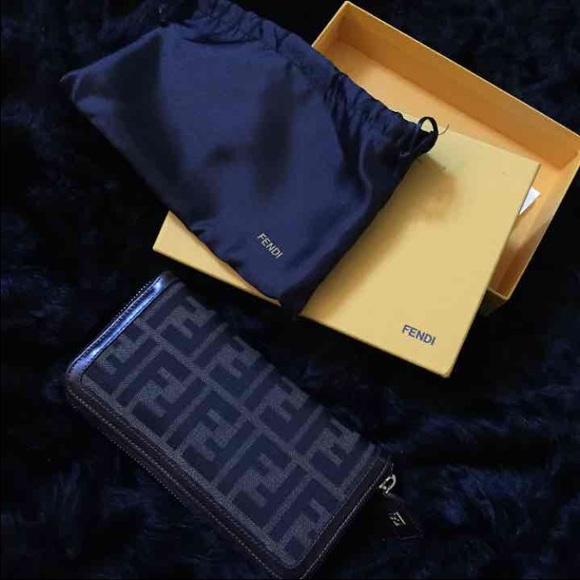 FENDI ZUCCA ZIP AROUND WALLET! - Picture 1 of 4