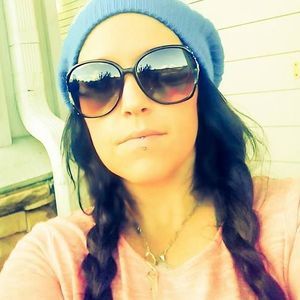 Meet your Posher, Devona