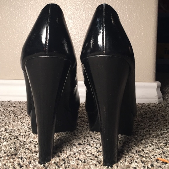 5in Black heels - Picture 2 of 4