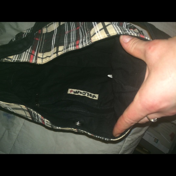 Volcom purse over shoulder bag. - Picture 4 of 4