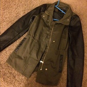 Olive green jacket w/leather sleeves😍