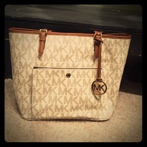 Michael Kors tote BARELY USED!