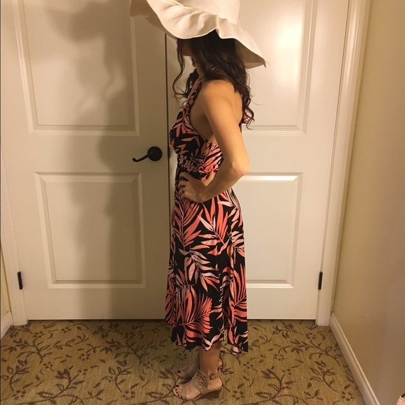 Spring/ summer leaf print halter dress - Picture 2 of 4