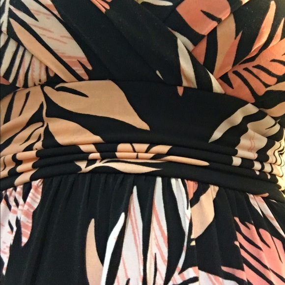 Spring/ summer leaf print halter dress - Picture 4 of 4