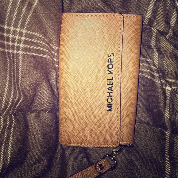 Michael Kors iPhone 5/5s wristlet