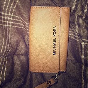 Michael Kors iPhone 5/5s wristlet