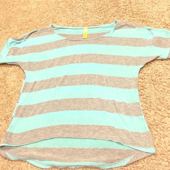 Bee Stitched women's small shirt. Blue/gray. - Picture 1 of 3