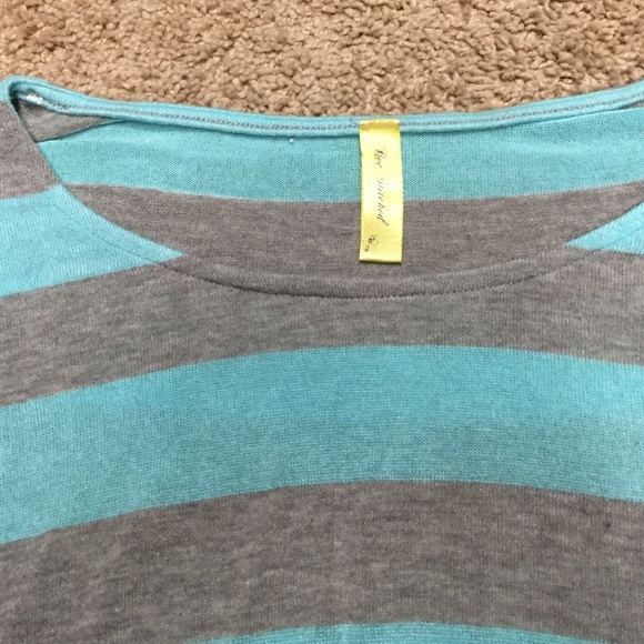 Bee Stitched women's small shirt. Blue/gray. - Picture 2 of 3