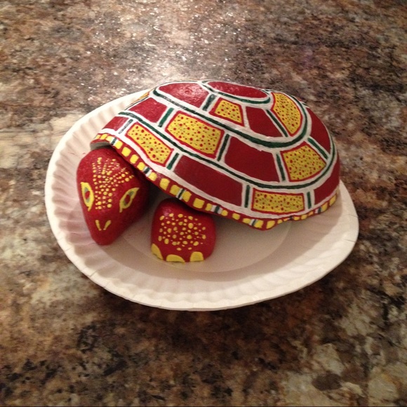 Meet your posher! Michigan native @💗it! 🌞☃🍁🌷🌊 - Picture 2 of 11