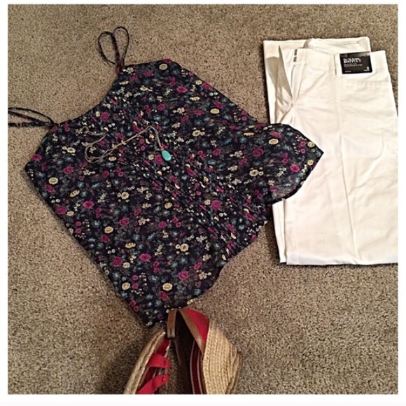 ❌DONATED❌ Floral print blouse - Picture 3 of 4