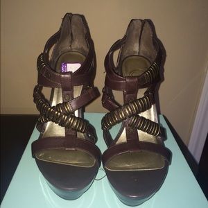 Strappy sandal