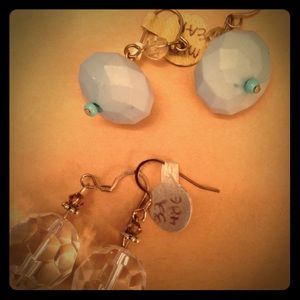 2 pairs of earrings