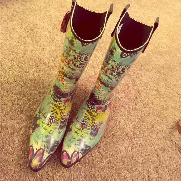 🌧☔️Trendy rain boots! Come get 'em!!✨✨
