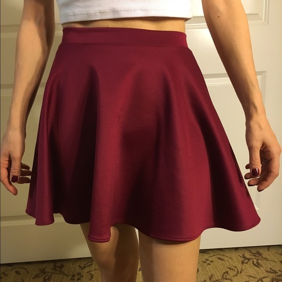 Burgundy skater skirt - Picture 3 of 4