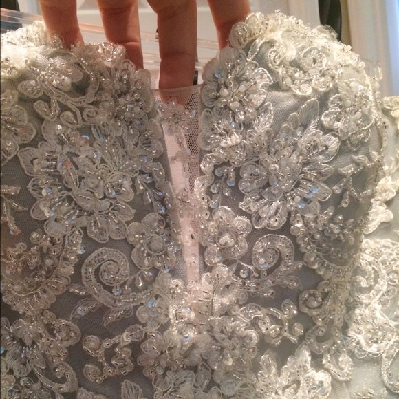 Gown - Picture 3 of 4