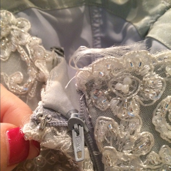 Gown - Picture 4 of 4