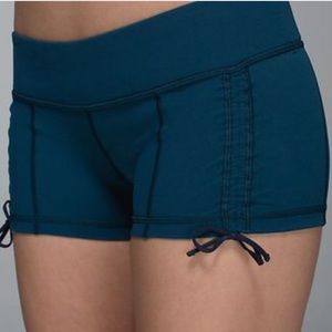 LuLu Lemon Hot Hot Shorts Size 4