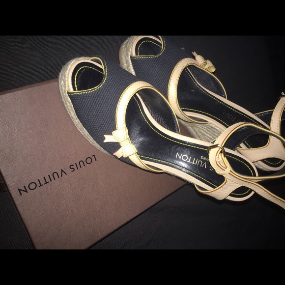 Louis Vuitton wedge size 9