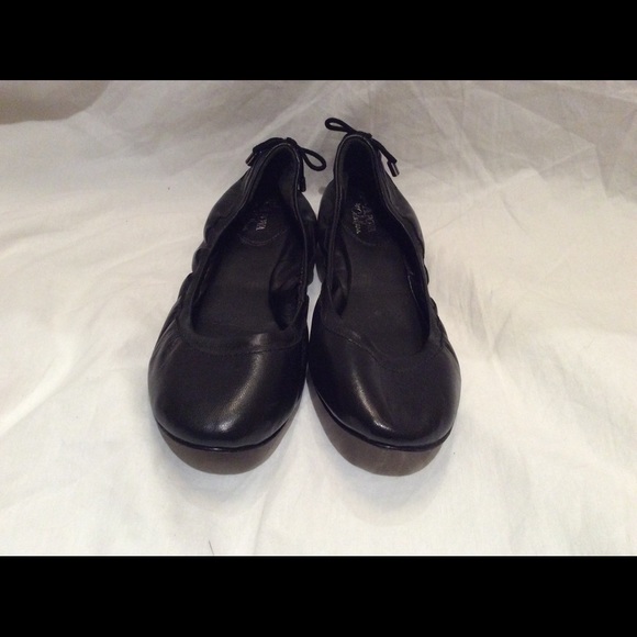 Cole Haan Blk Flat Lace Up Back Size 5.5