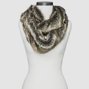 Infinity faux fur scarf ❄️