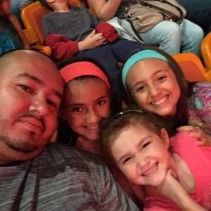 Meet your Posher, Cesar