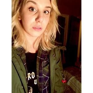 Meet your Posher, Kayla