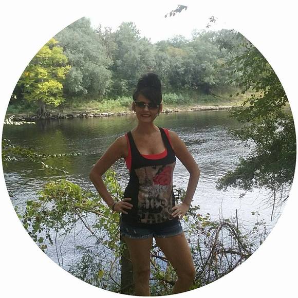 Meet your Posher, Pamela - Picture 1 of 1