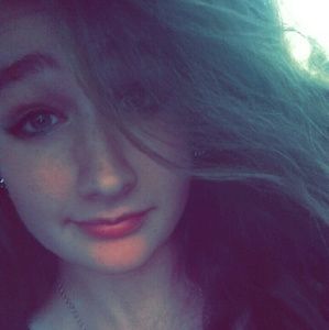 Meet your Posher, Caitlin