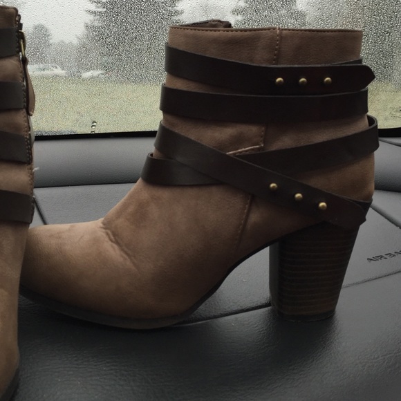 Super cute ankle booties😍💎