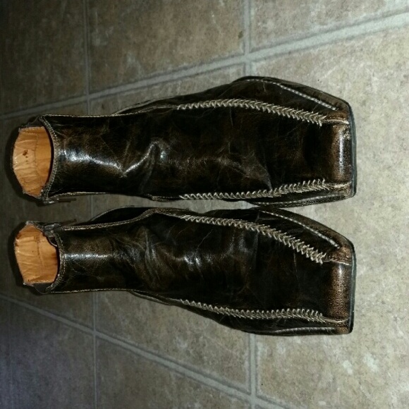 Boots - Picture 3 of 3