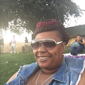 Meet your Posher, Renee