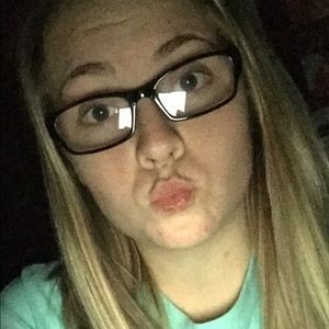 Meet your Posher, Tabitha