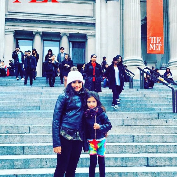 Meet your Posher, Adriana - Picture 2 of 3