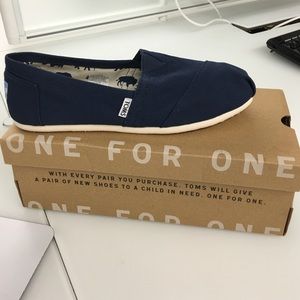 TOMS classic navy canvas shoes