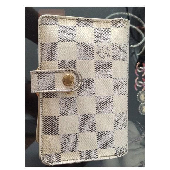 Louis Vuitton Damier Wallet - 👝 Mint Condition.