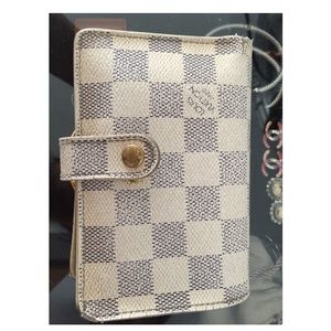 Louis Vuitton Damier Wallet - 👝 Mint Condition.