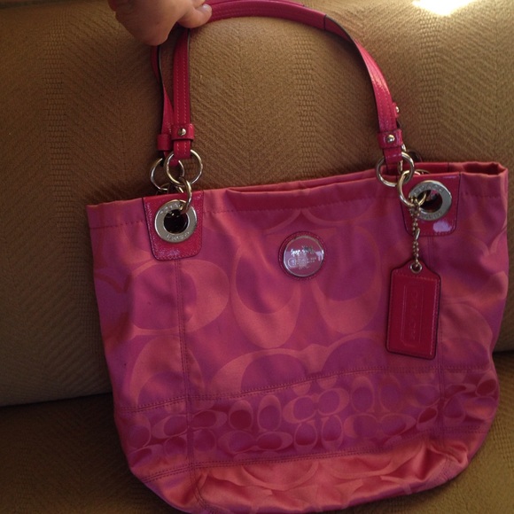 Coach Handbags - Coach shoulder bag like new