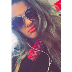 Meet your Posher, Casey