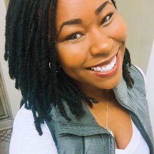 Meet your Posher, Kiona