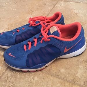 Nike free runs✨on SALE✨